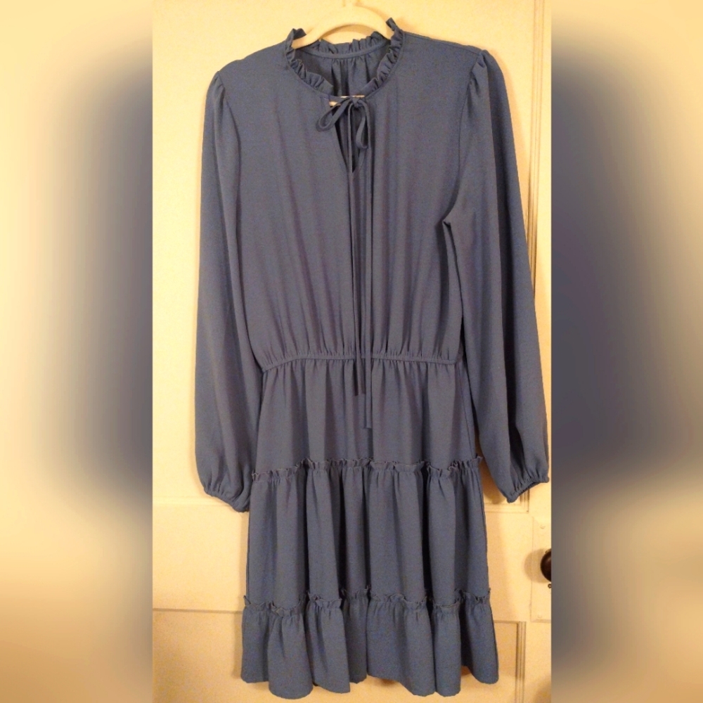 Women's Large Unbranded Layered Ruffled Bottom With Neck Tie Casual Dress.